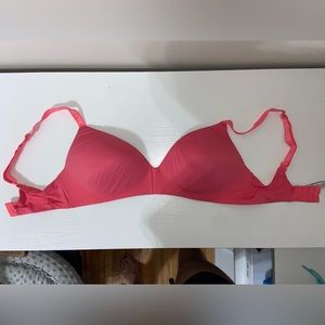 34DD Victoria’s Secret bra
